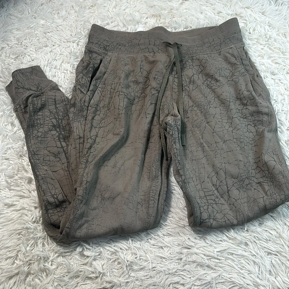 Lululemon Warm Down Jogger *7/8 Length Thread Dye Rover Black